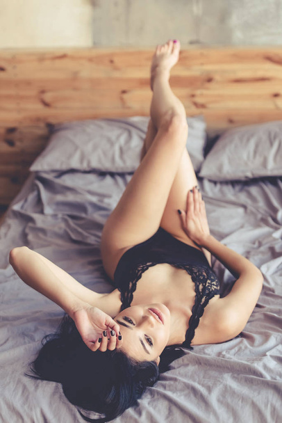 Sexy woman in bedroom - Fotoğraf, Görsel