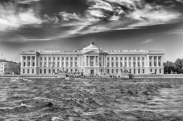 Πρόσοψη της Ρωσικής Ακαδημίας Καλών Τεχνών, Αγία Πετρούπολη, Ρωσία - Φωτογραφία, εικόνα