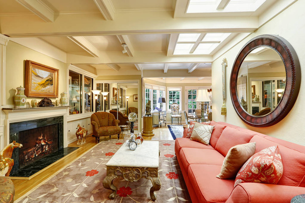 Luxurious house interior. Nicely furnished living room  - Φωτογραφία, εικόνα