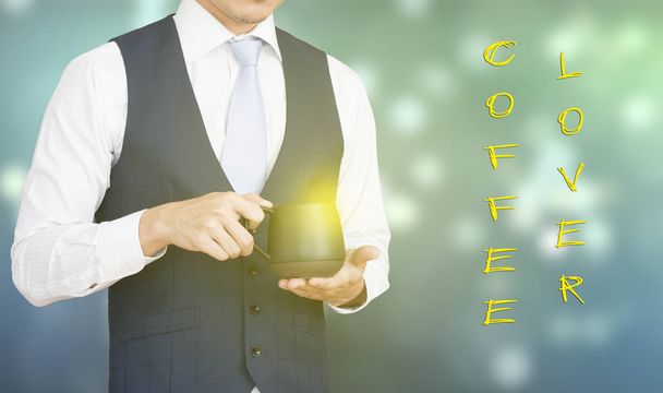 επιχείρηση άνθρωπος που κρατά το φλιτζάνι του καφέ. - Φωτογραφία, εικόνα