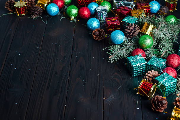 Karácsonyi játékok és fa háttér - Fotó, kép