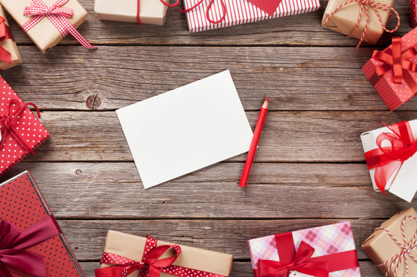 Caixas de presente de Natal e cartão de saudação
 - Foto, Imagem