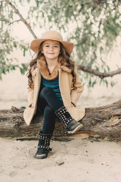 little girl in a hat with long hair - Foto, Imagem