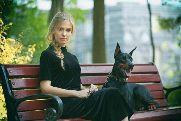 woman and her dog in park - Zdjęcie, obraz