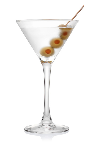 Martini met olijven. - Foto, afbeelding