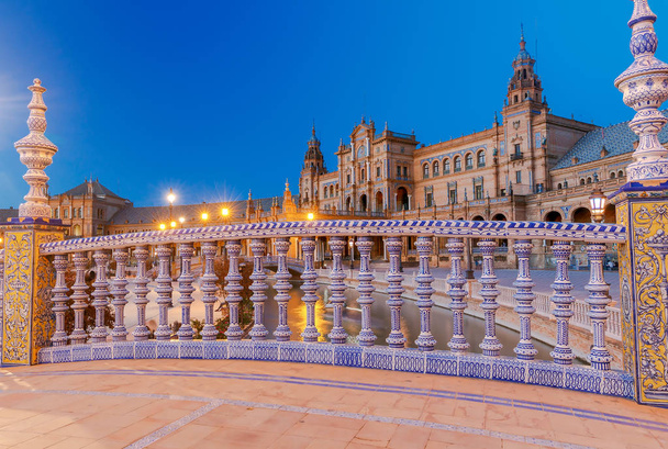 Seville. İspanyolca kare ya da Plaza de Espana. - Fotoğraf, Görsel