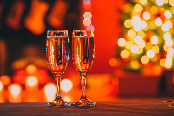 Belos copos de champanhe
 - Foto, Imagem