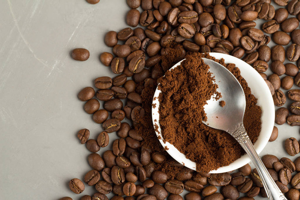 granos de café y molidos - Foto, imagen