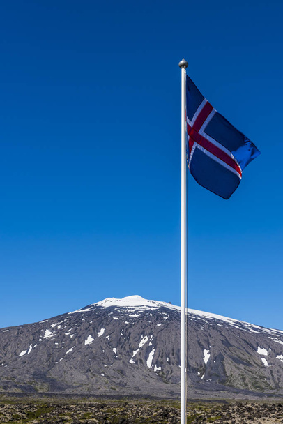 Snaefellsjokull και Ισλανδική σημαία - Φωτογραφία, εικόνα