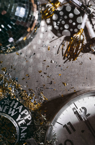 2017 New Year's Eve Grunge Background With Midnight Clock And No - Zdjęcie, obraz