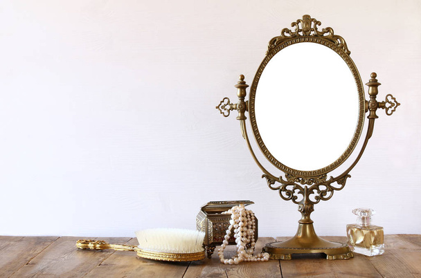 Old vintage oval mirror - Fotografie, Obrázek