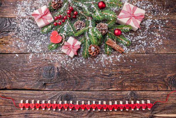Vánoční dekorace na dřevěné pozadí s kopií prostor - Fotografie, Obrázek