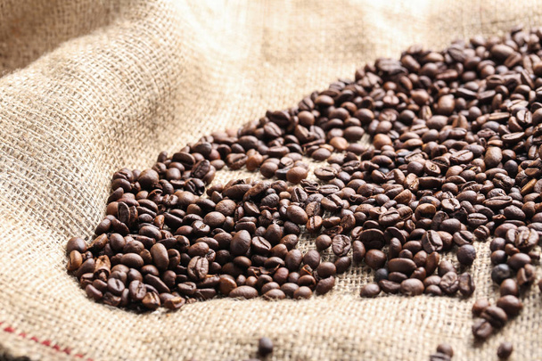 Brown roasted coffee beans  - Foto, Bild
