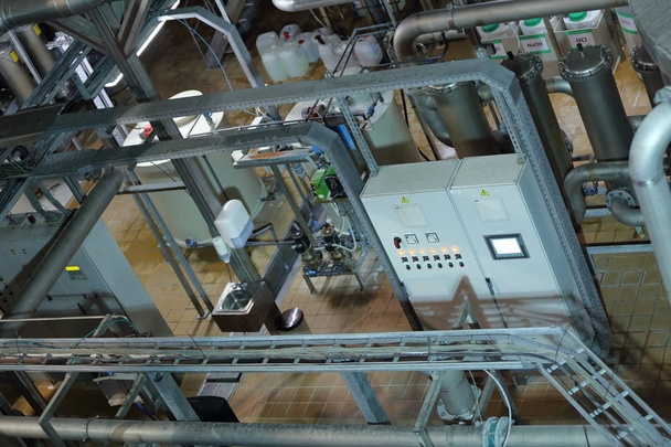 Apparatuur voor de productie van bier in fabriek winkels - Foto, afbeelding