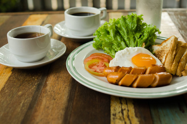 Englantilainen aamiainen kahvilassa
 - Valokuva, kuva