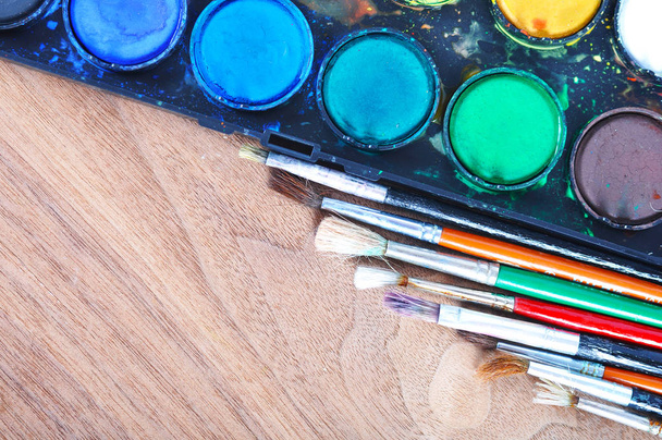 Watercolor palette with used brushes - 写真・画像