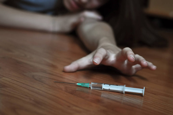 drogově závislý s injekční stříkačkou - Fotografie, Obrázek