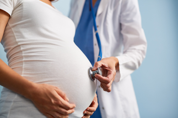 Αναπνοή του μωρού στην έγκυο γυναίκα - Φωτογραφία, εικόνα