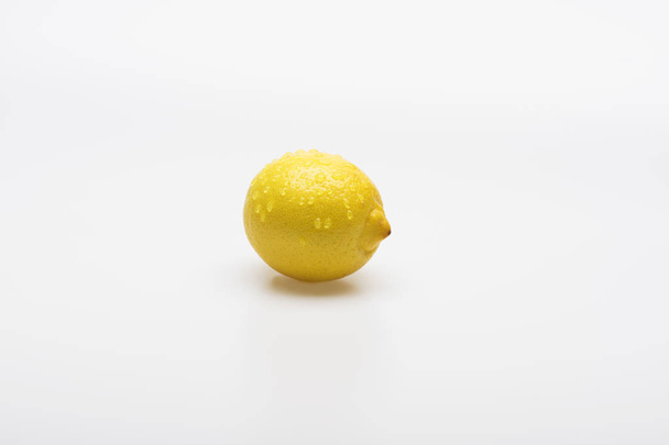 Limón aislado sobre blanco - Foto, imagen