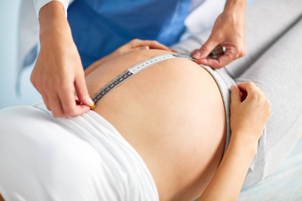 Maatregelen voor zwangere vrouw - Foto, afbeelding