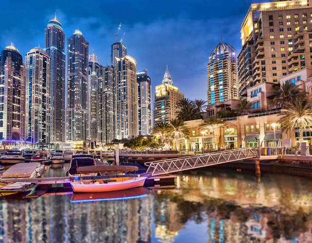 Το βράδυ στη μαρίνα του Ντουμπάι, Ντουμπάι, Ηνωμένα Αραβικά Εμιράτα - Φωτογραφία, εικόνα