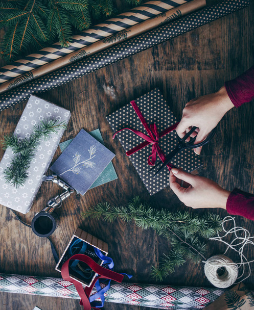 Woman Wrapping Christmas Presents - Foto, Imagen