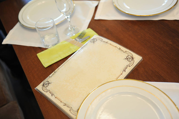 Layout de mesa em um restaurante com menu com espaço livre para texto
 - Foto, Imagem