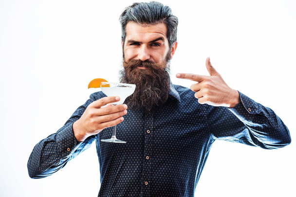 bearded man with alcoholic beverage - Foto, imagen