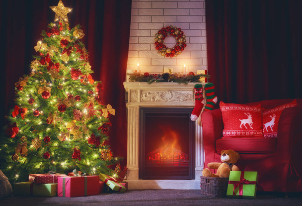 living room decorated for Xmas - 写真・画像