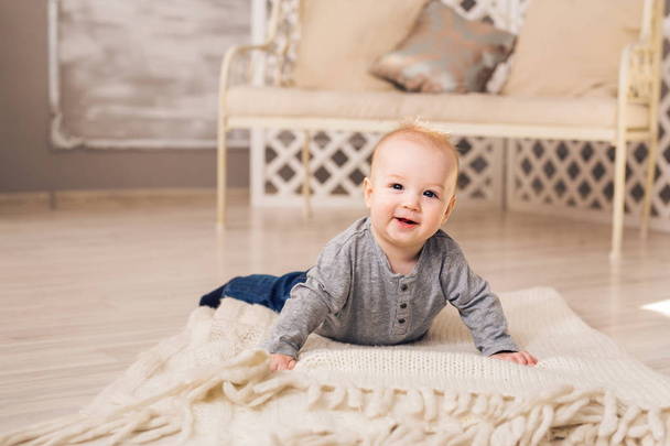 Güzel gülümseyen şirin bebek çocuk - Fotoğraf, Görsel