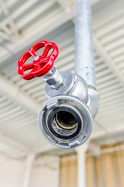 Система керування безпекою води з зчепленням, червоний клапан для пожежної гідравліки
 - Фото, зображення