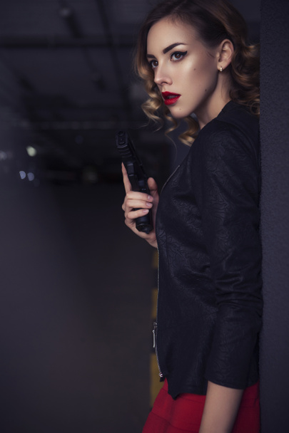 Beautiful brunette sexy spy agent (killer or police) woman in le - Foto, Bild