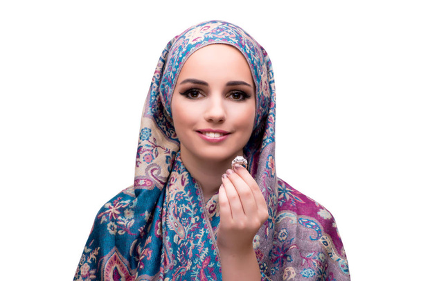 Mujer musulmana en concepto de moda aislada en blanco
 - Foto, imagen