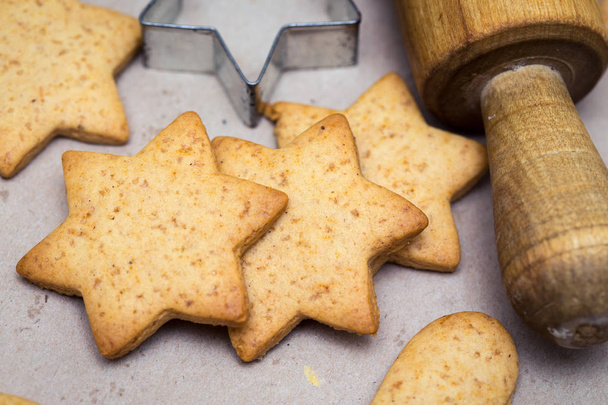 ginger cookies and rolling-pin  - Valokuva, kuva