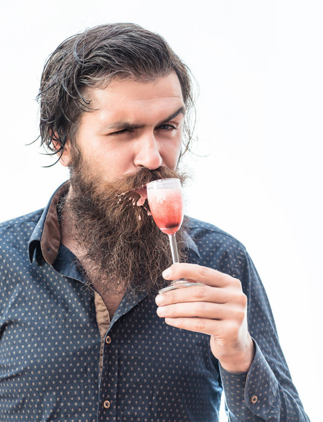 bearded man with alcoholic shot - Foto, imagen
