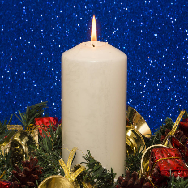 Decorações de Natal com vela de lit
 - Foto, Imagem