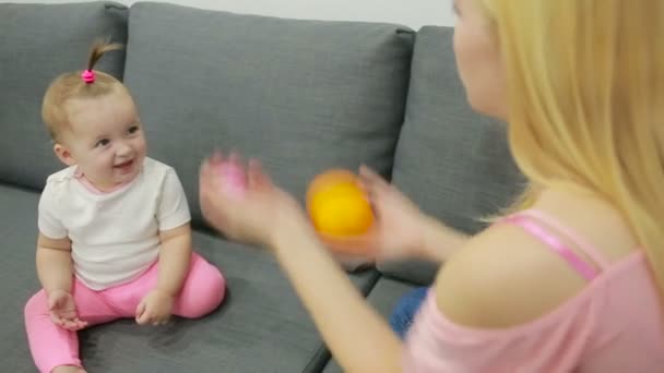 Mom and baby playing on the couch - Video, Çekim