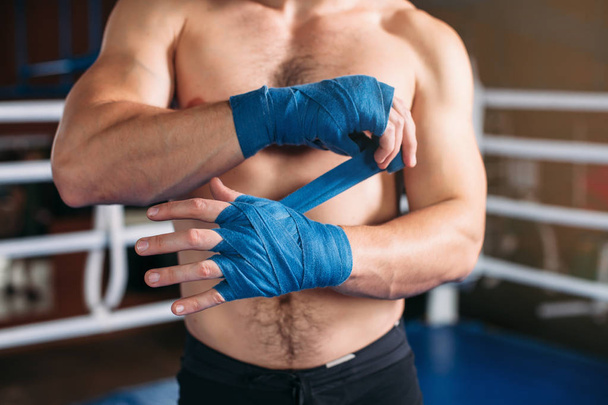 Boxer pulling blue bandage - Fotoğraf, Görsel