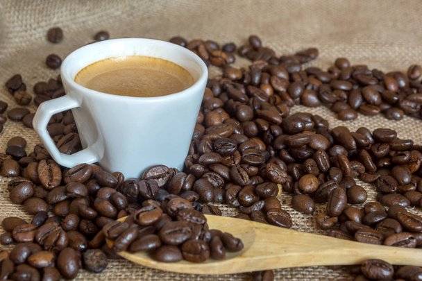Cup and grain of coffee - Foto, immagini