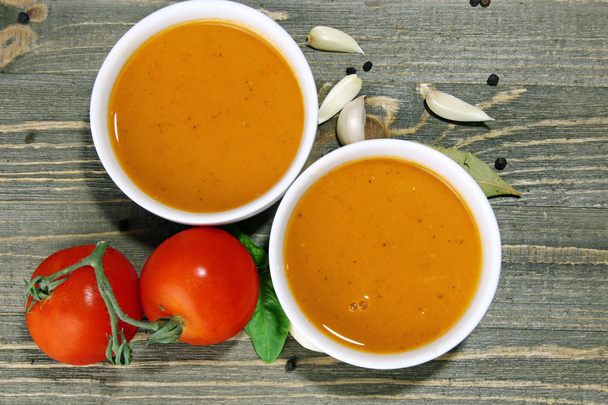 миски томатного супу
 - Фото, зображення