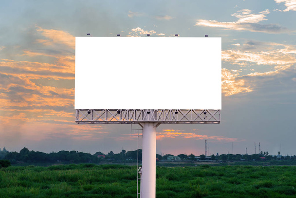 Puste billboard w czasie zmierzch gotowy na nowe reklamy - Zdjęcie, obraz