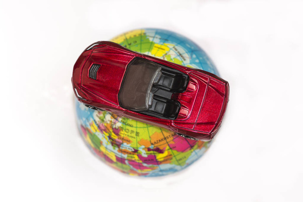 Cabrio rojo en el mundo
 - Foto, Imagen