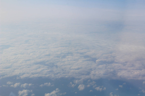  wspaniały biały chmury w błękitne niebo - Zdjęcie, obraz