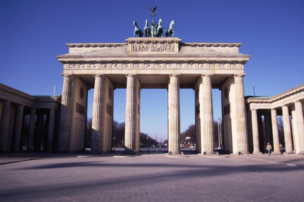 Brama Brandenburska w Berlinie - Zdjęcie, obraz