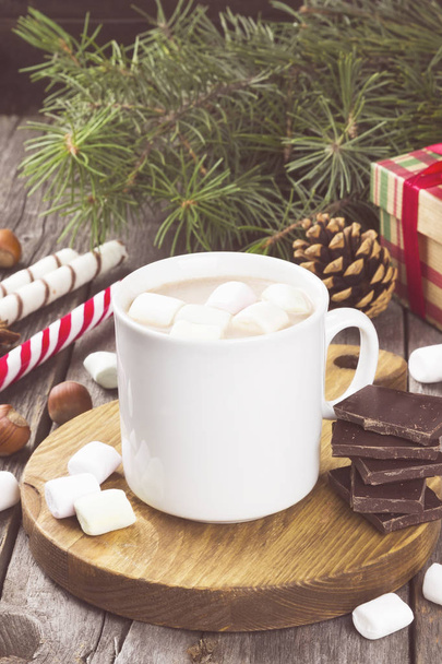 Cup of hot cocoa with marshmallows on a dark background. Toning - Foto, Imagen