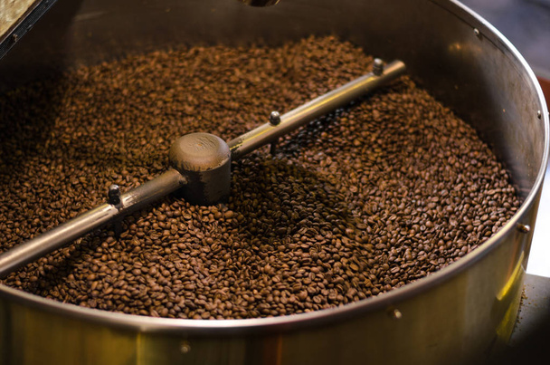 Industrial roasting coffee beans. Equipment demonstration. Lviv coffee shop. - Фото, изображение