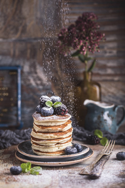 Homemade pancakes with berries - Φωτογραφία, εικόνα