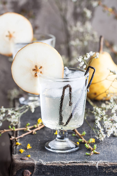 Cold pear cocktail with vanilla, - 写真・画像