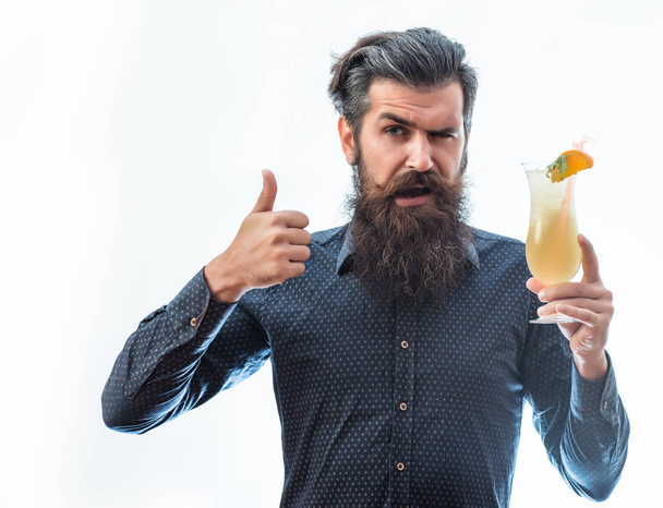 bearded man with nonalcoholic cocktail - Photo, image