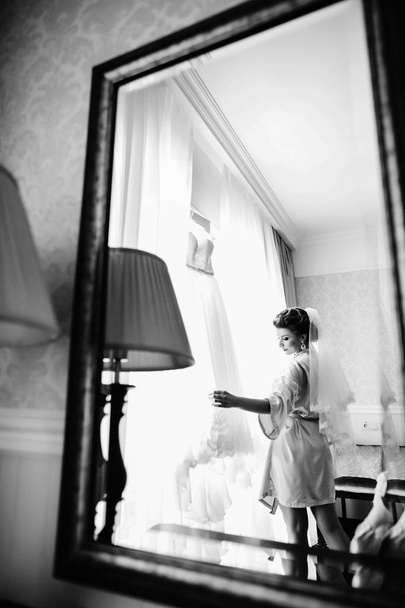 The bride looking at her dress - Foto, Bild